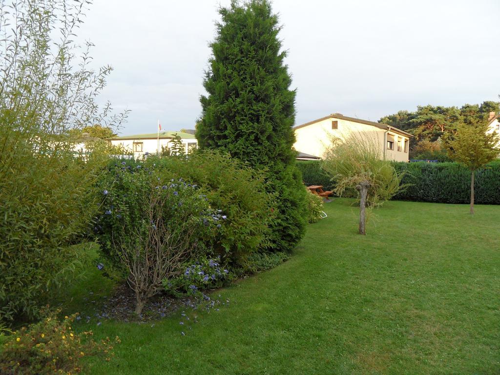 Ferienwohnung Gartentraum Mit Tollem Rasengarten Karlshagen Room photo